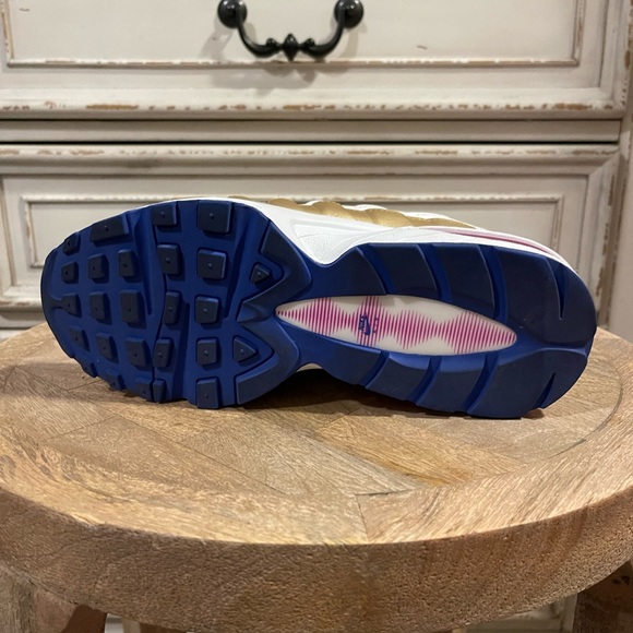 Woman’s Nike air max - Picture 5 of 5